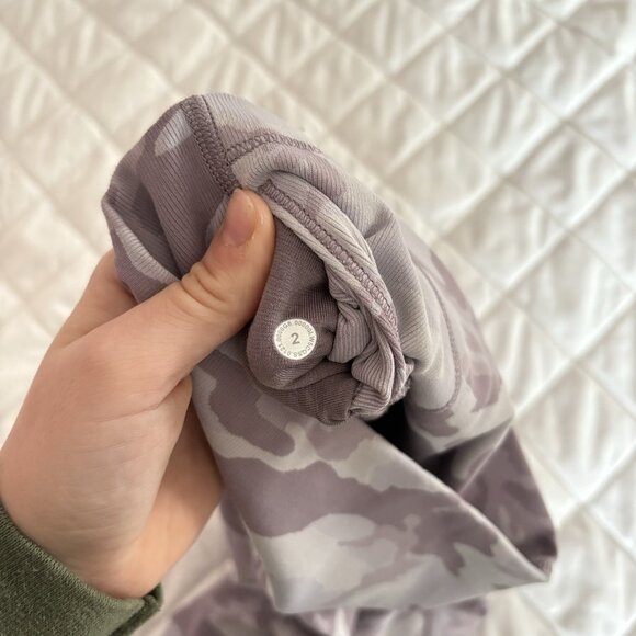 Lululemon Wunder Under High Rise 7/8 Ankle Leggings Womens Size 2 Purple Camo - Picture 5 of 8